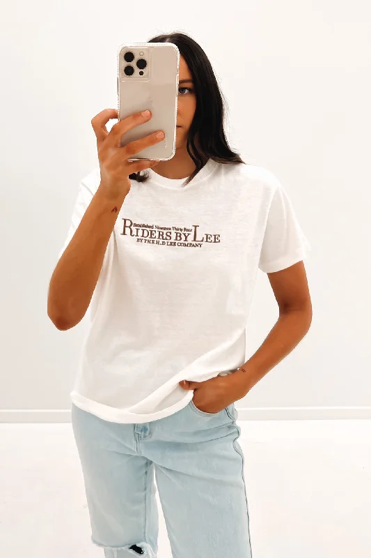 Women's Seasonal Fashion Trends Relaxed Tee Vintage White