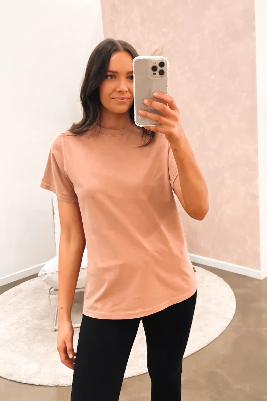 Chic Women's Outfit Leni Drop Tee Tan